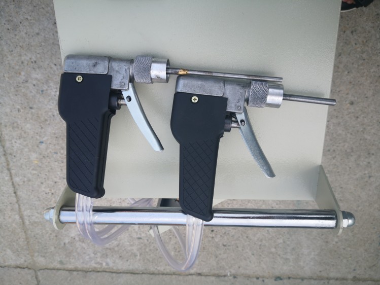 AU521F加油機(jī) (2)_conew1.jpg